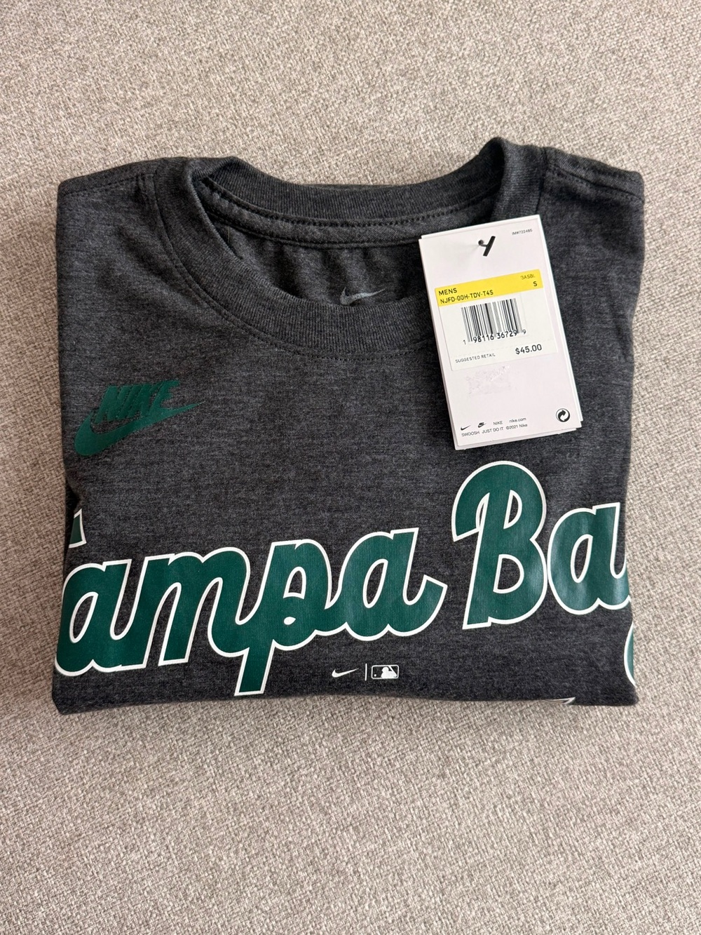 Nike Men’s Dark Gray MLB Tampa Bay Rays Graphic Tee with Green and White Logo